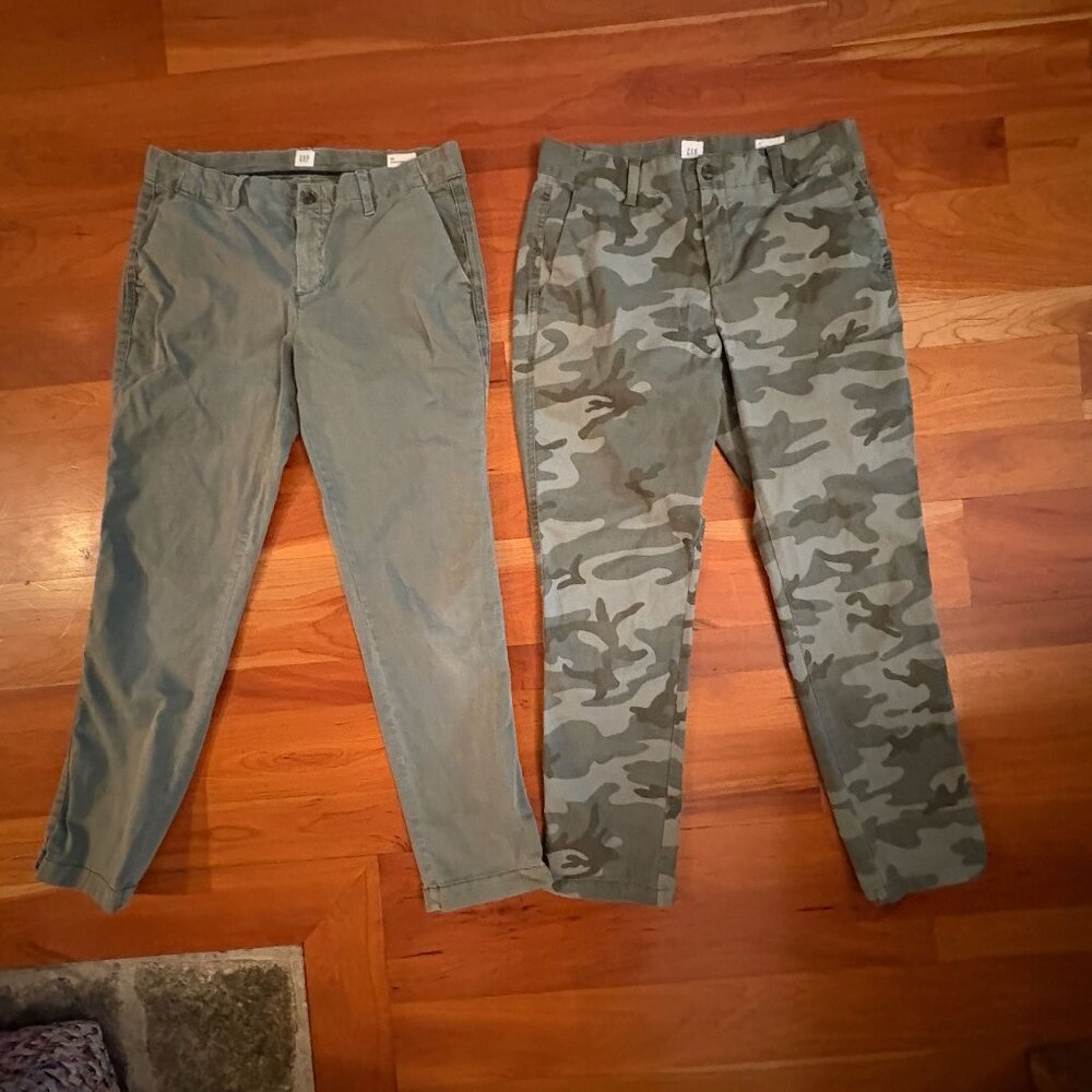 2 Pairs of GAP Girlfriend Chinos: Olive and Camo Size 4/6 - like new!!
